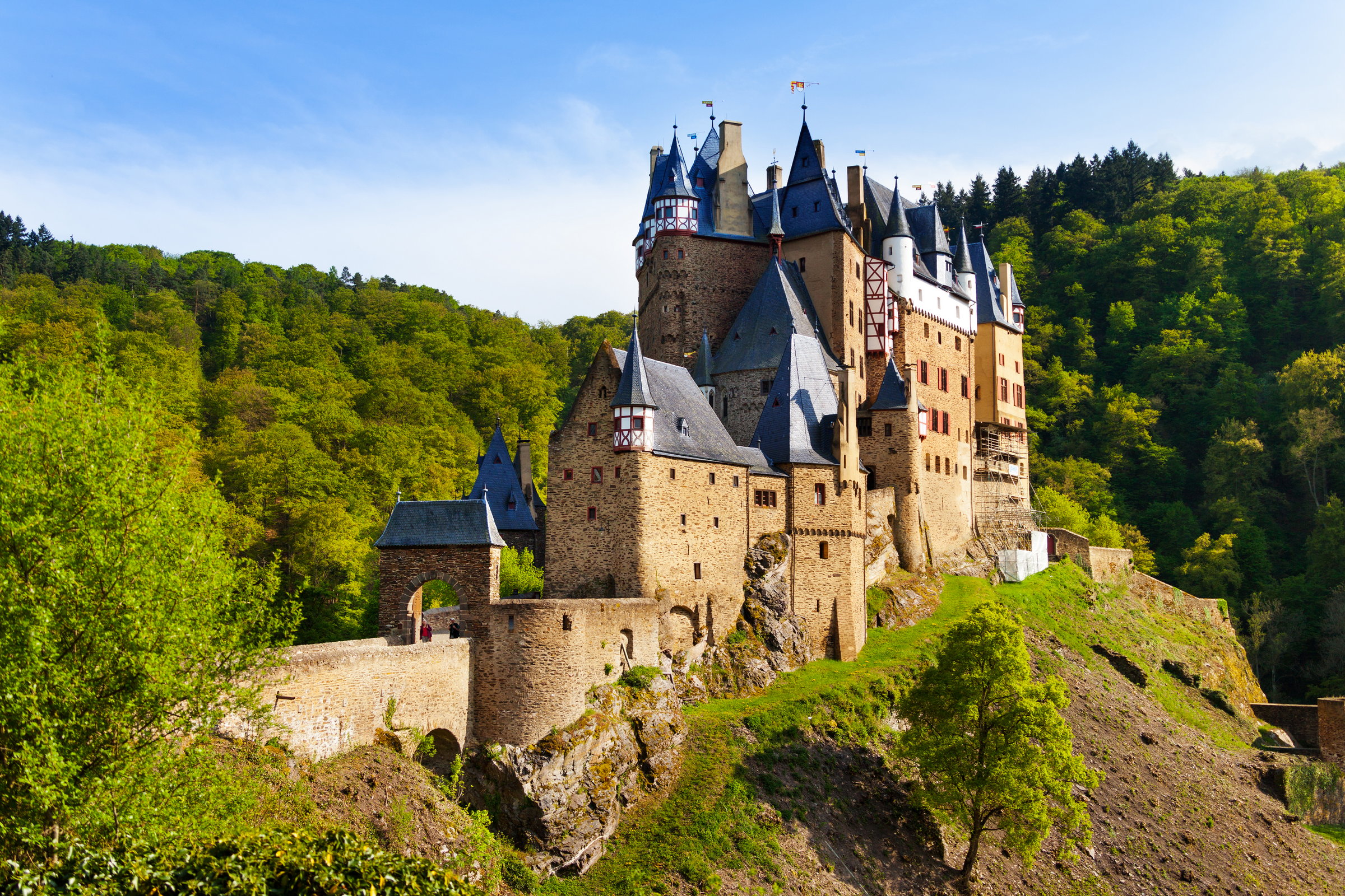 reiseziele-mosel-saar-region-ebike-mieten-384308374