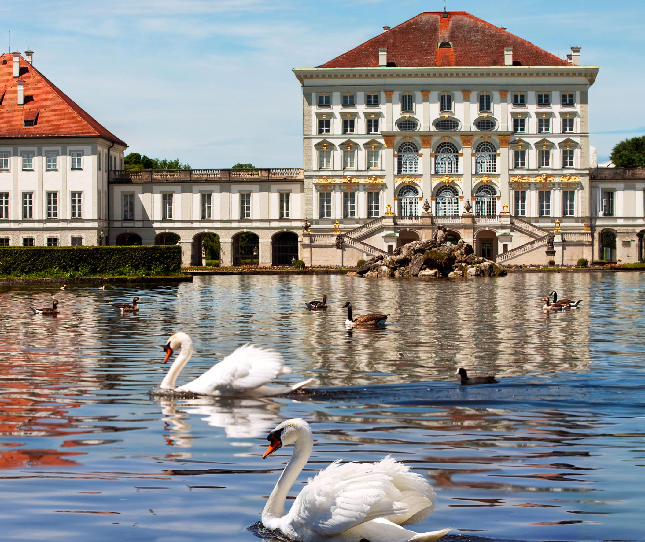 Schloss-nymphenburg-radroute-ebike-isarradweg-shutterstock_114432325