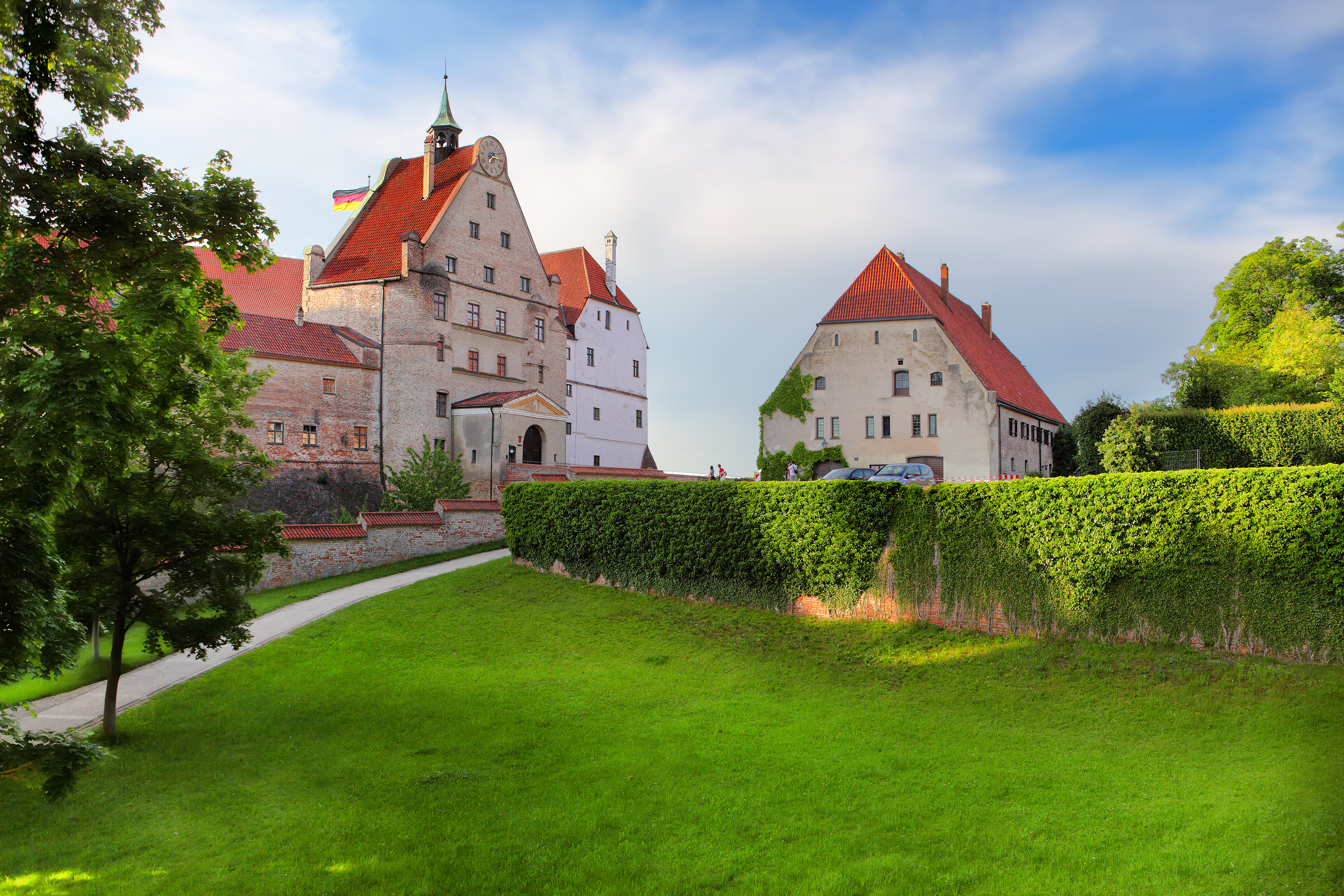 reiseziele-bayerischer-golf-und-thermenland-Burg-Trausnitz-schloss-ebike-mieten
