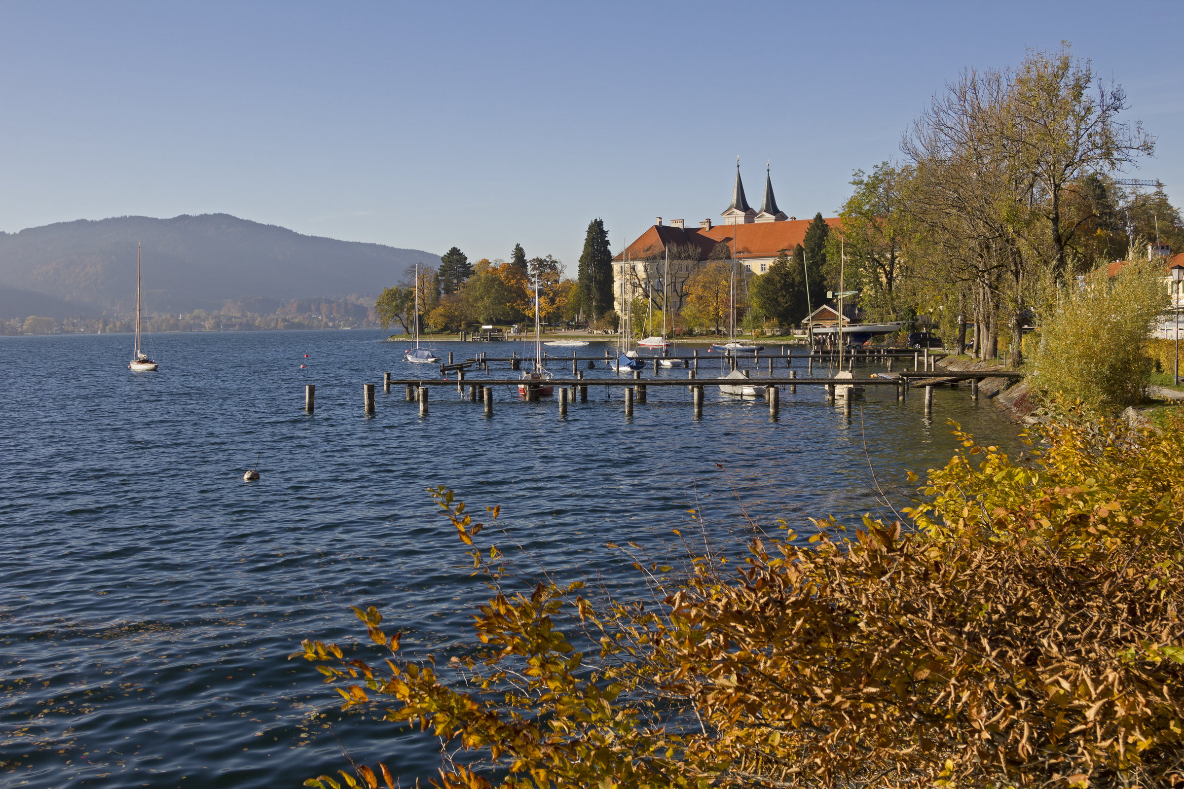 reiseziele-Alpenregion-Tegernsee-Schliersee-ebike-mieten-341407175