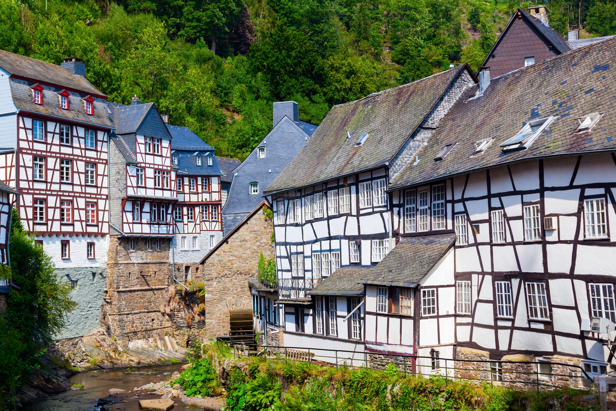 reiseziele-noerdliche-eifel-ebike-mieten-310176638
