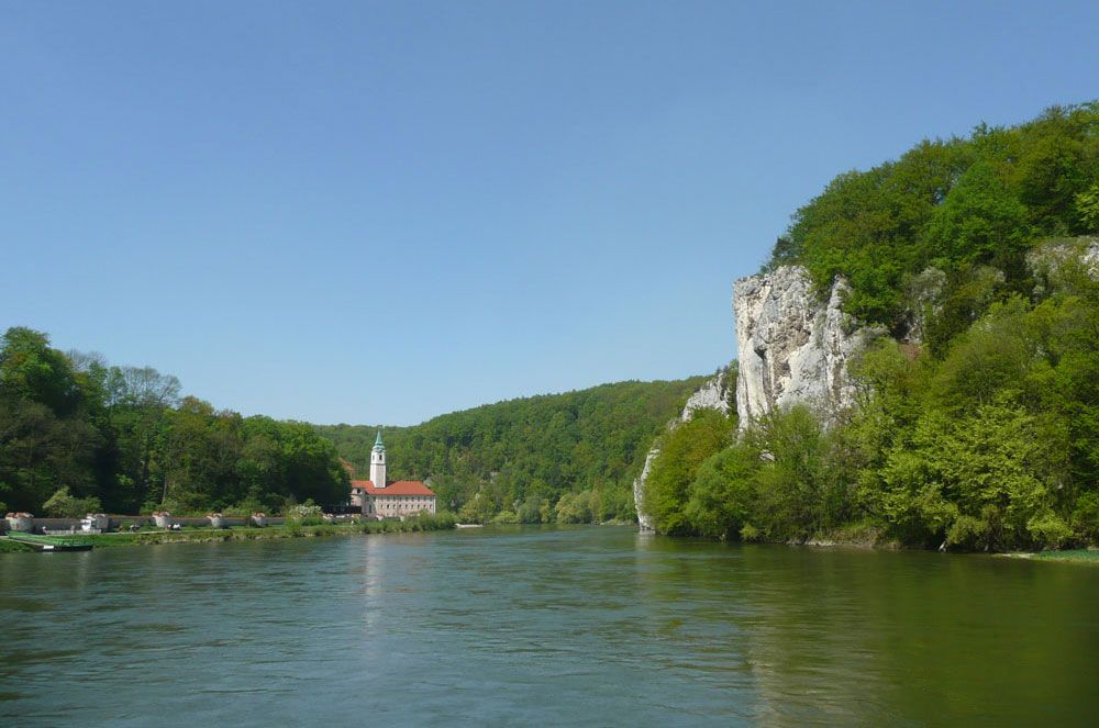 csm_reiseziele-bayerischer-golf-und-thermenland-Junge-Donau-schloss-ebike-mieten_a267020d93